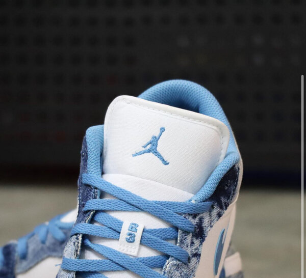 Baskets Air Jordan Denim Bleu