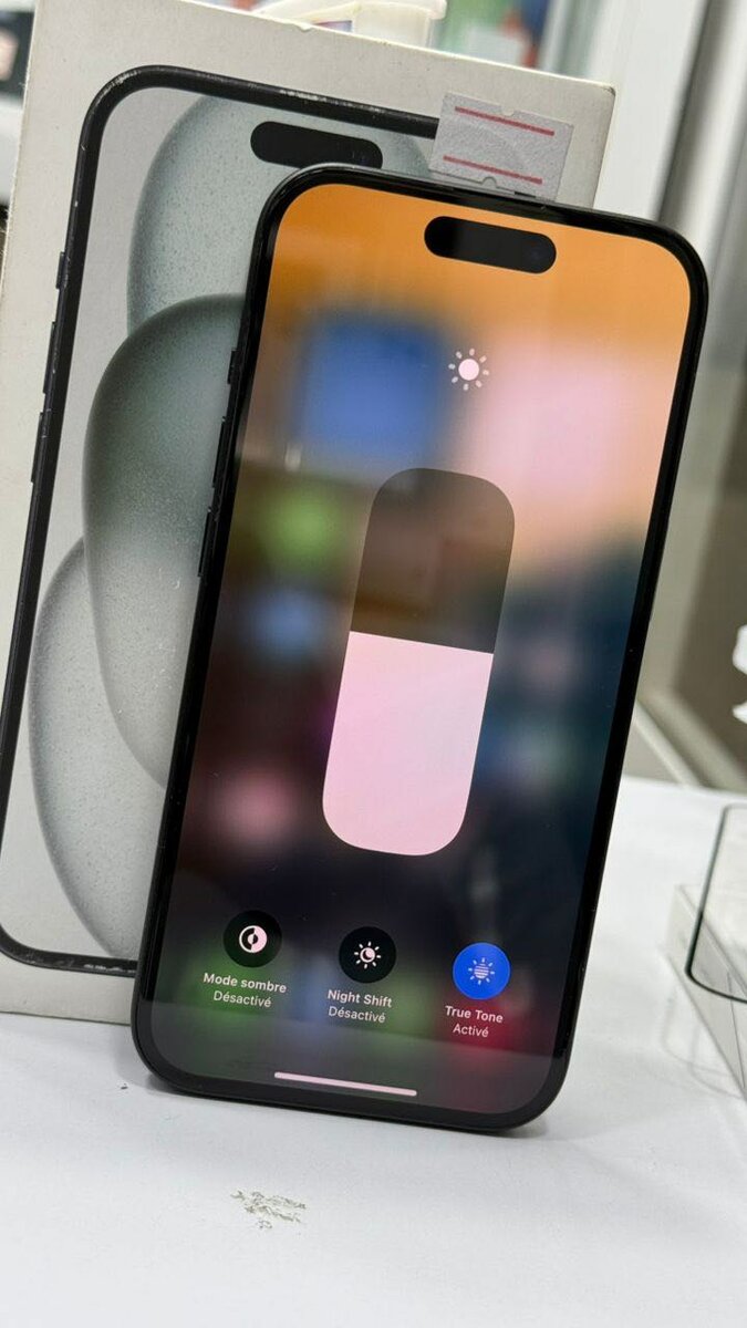 iPhone 15 Simple 256G Quasi Neuf