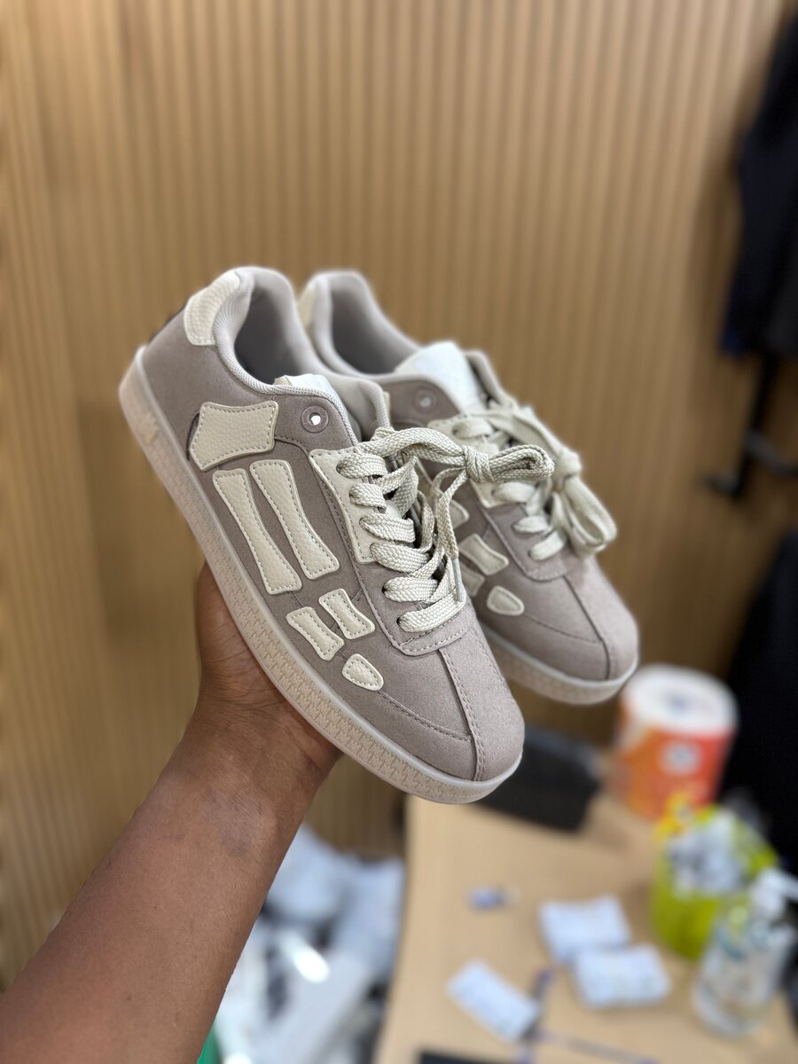 Baskets en daim élégantes