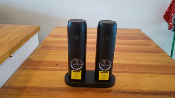 Salt and pepper grinder