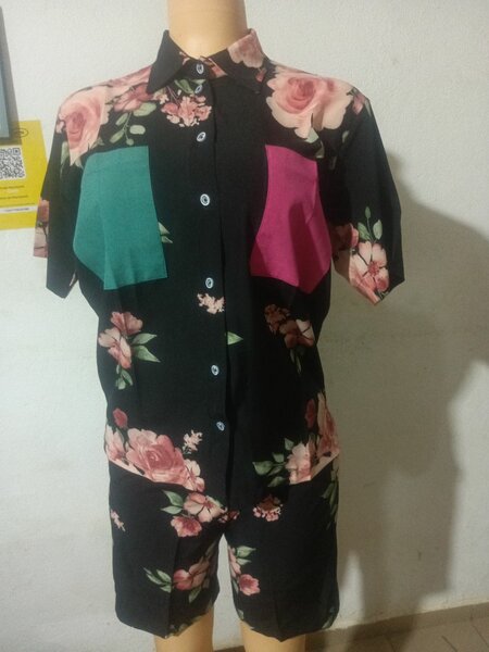 Chemise et short à fleurs