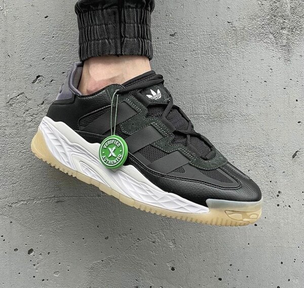 Sneakers en cuir noir pour hommes