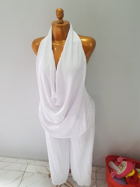 Combinaison blanche élégante