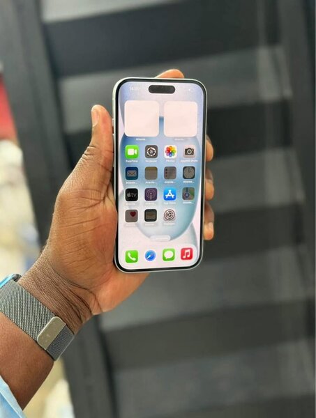 iPhone 15 simple casi neuf