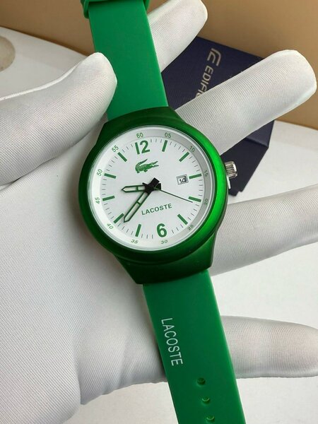 Montre verte élégante Lacoste