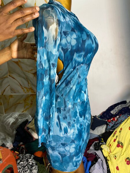 Robe bleu dos nu élégante