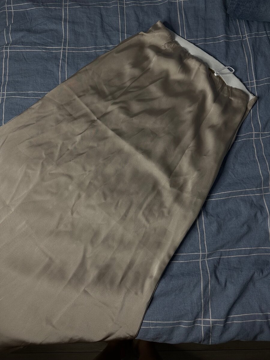 Юбка атлас новая,белая 1 раз одета 500 каждая