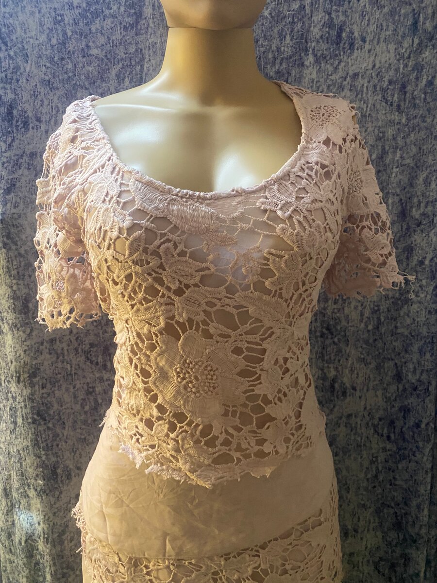 Robe dentelle rose élégante