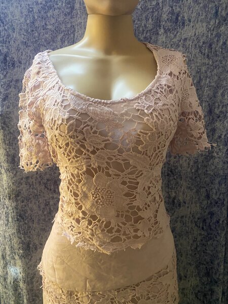 Robe dentelle rose élégante