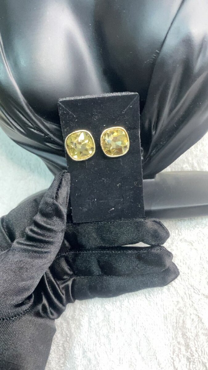 Crystal stone earrings