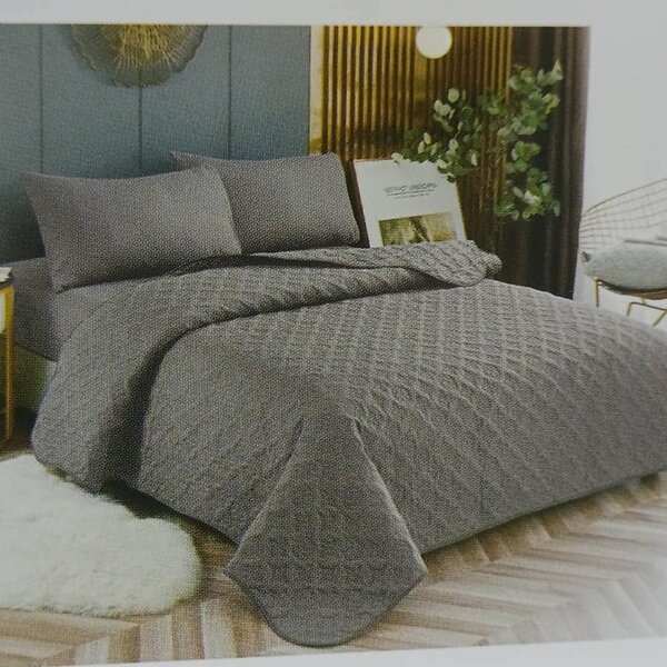 2 pillowcases, 1 bed fitter and 1 comforter