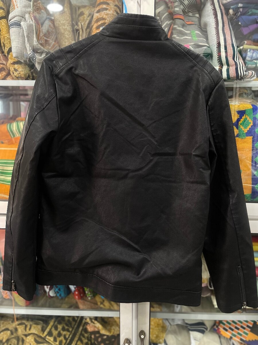 Blouson en cuir noir élégant