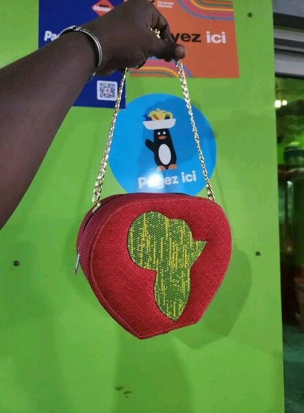 Sac à main en forme de cœur africain