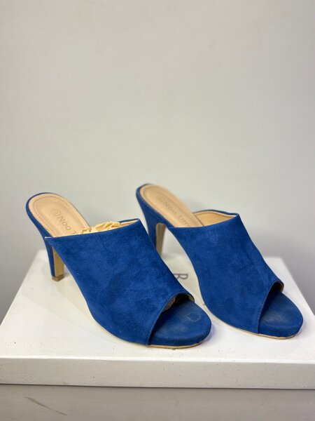 Mules à talons bleus élégants