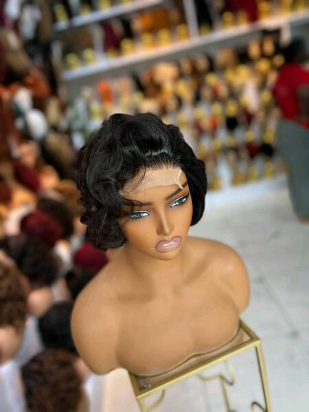 Perruque Courte Stylée Femme