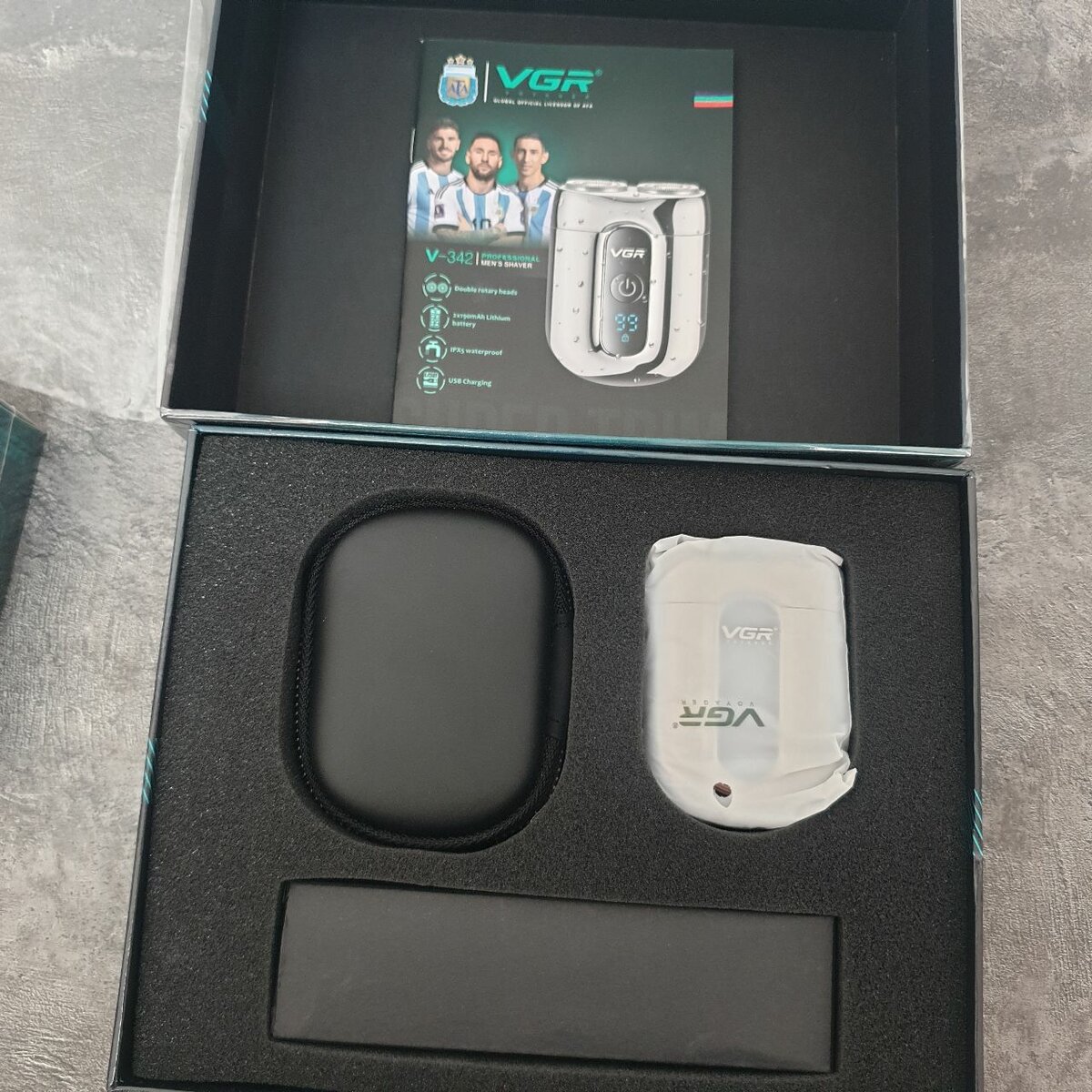 Электро бритва с классным чехлом