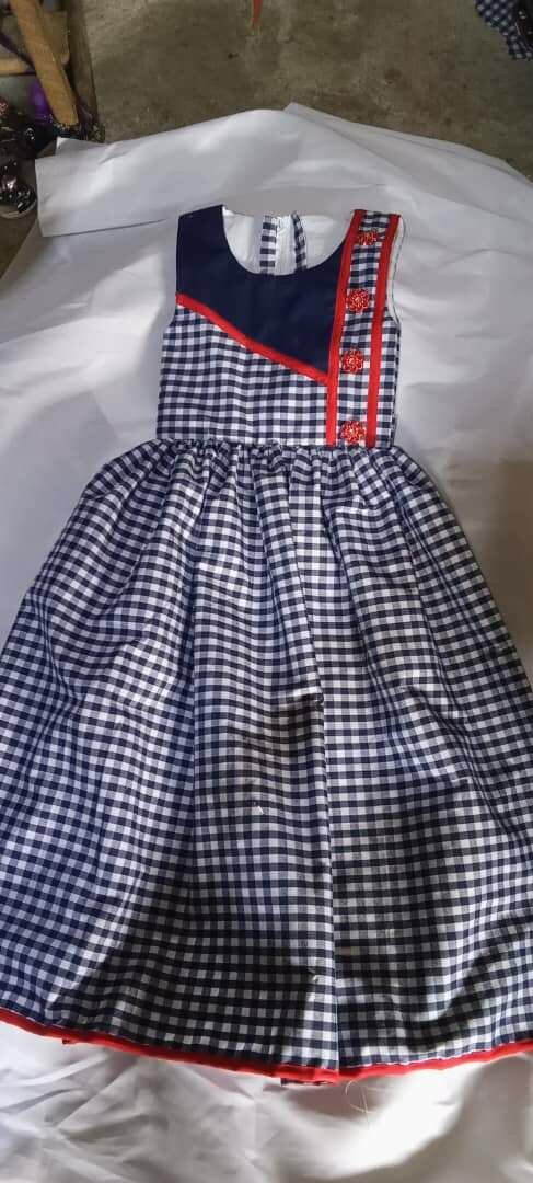 Robe Enfant à Carreaux Élégante