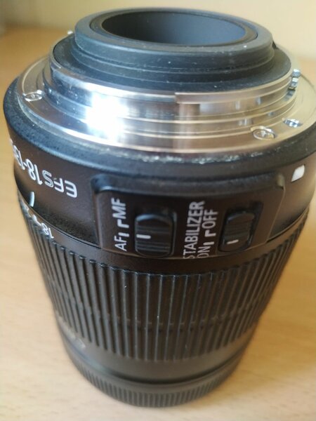 Объектив Canon 18-135 мм IS с оптическим стабилизатором