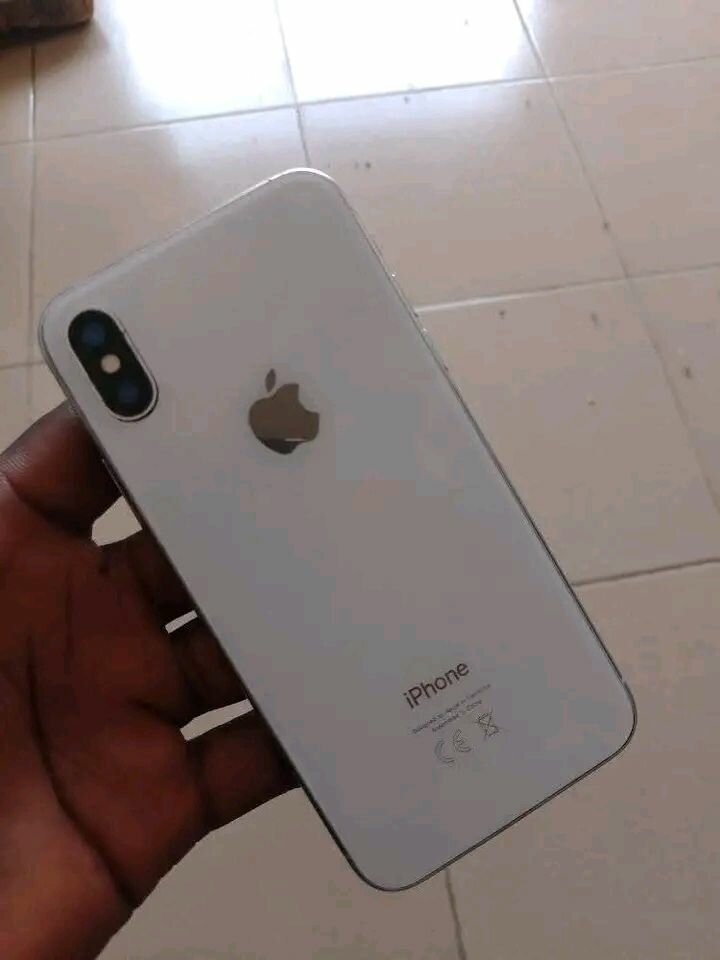 iPhone X Argent 64 Go Débloqué