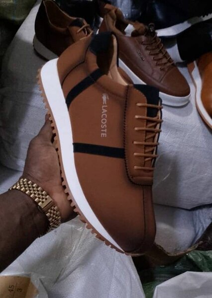 Chaussures Lacoste élégantes