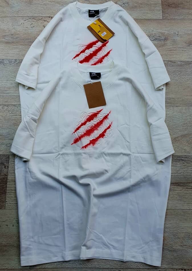 Robe blanche imprimé griffes