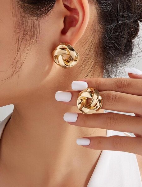 Twist Design Studs