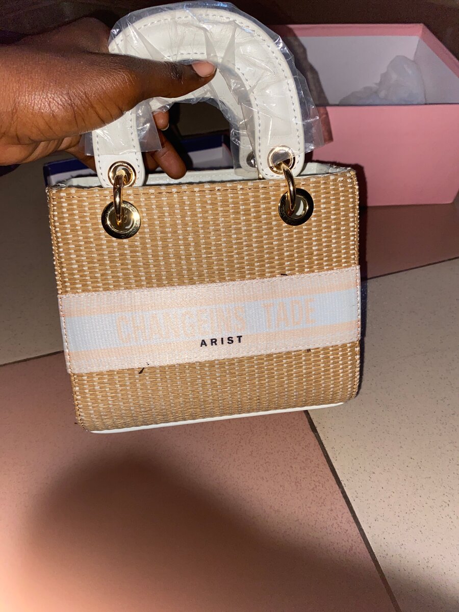 Sac à main en paille élégant