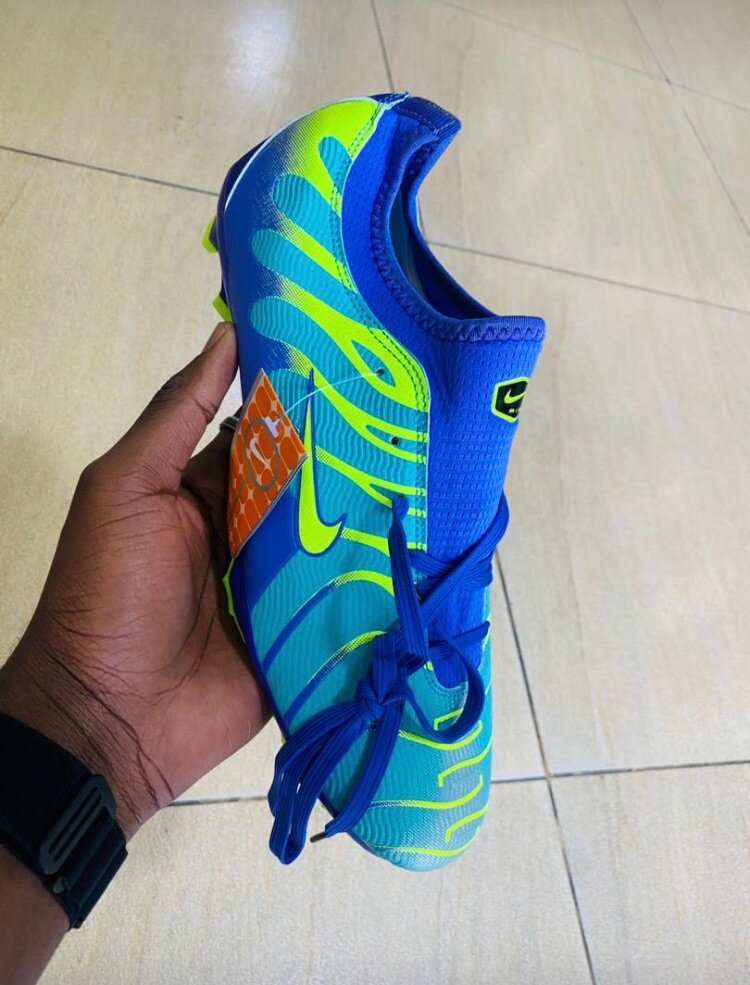 High quality soccer boots on promotion