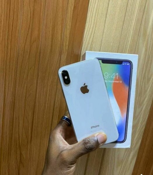 iPhone X 64GB Argent Débloqué