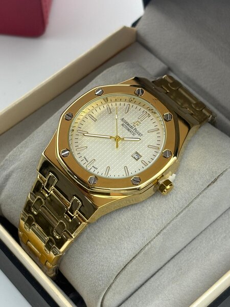 Montre de luxe élégante en acier