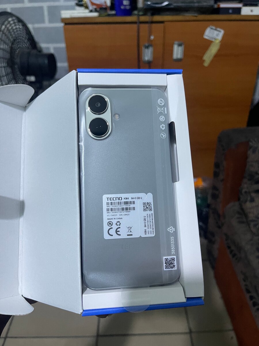 Smartphone Tecno Pova élégant