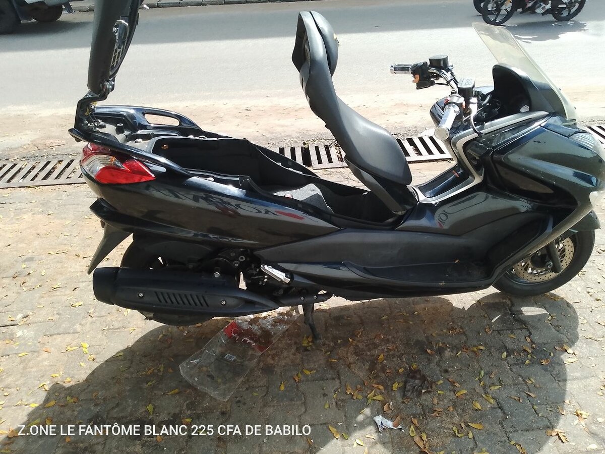 Yamaha Maxi-Scooter Noir