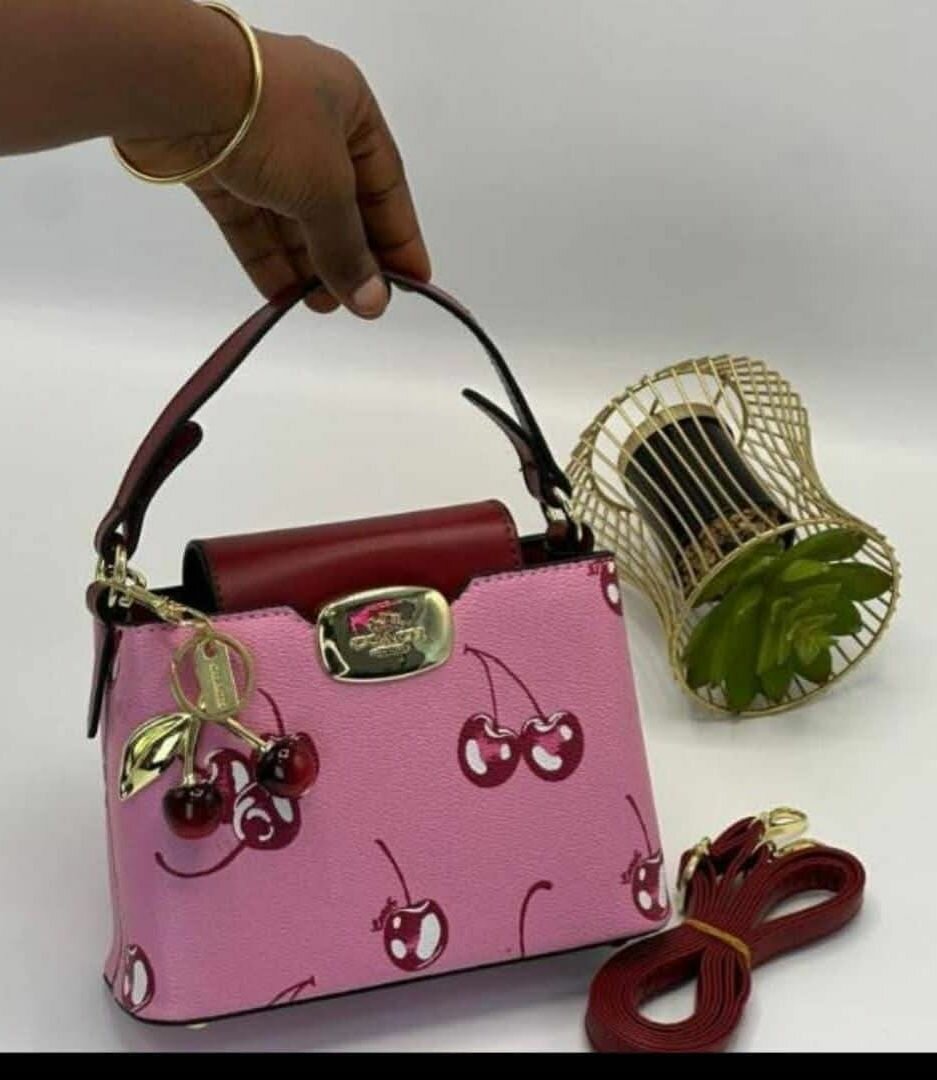 Sac à main cerise rose