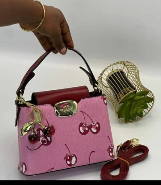 Sac à main cerise rose