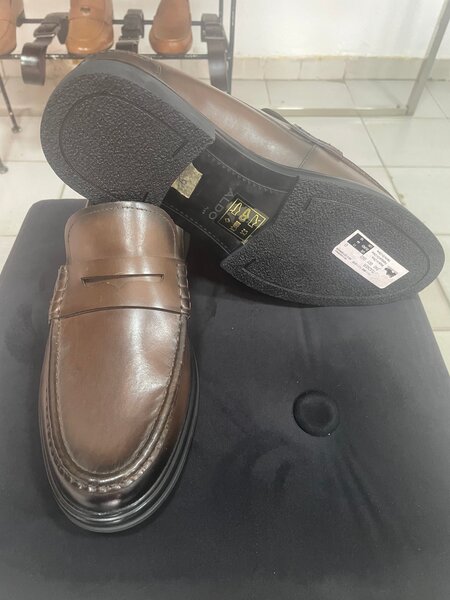 Chaussures en cuir marron élégantes