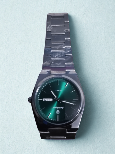 Montre élégante en acier inoxydable