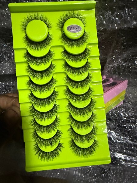 Faux cils volumineux glam