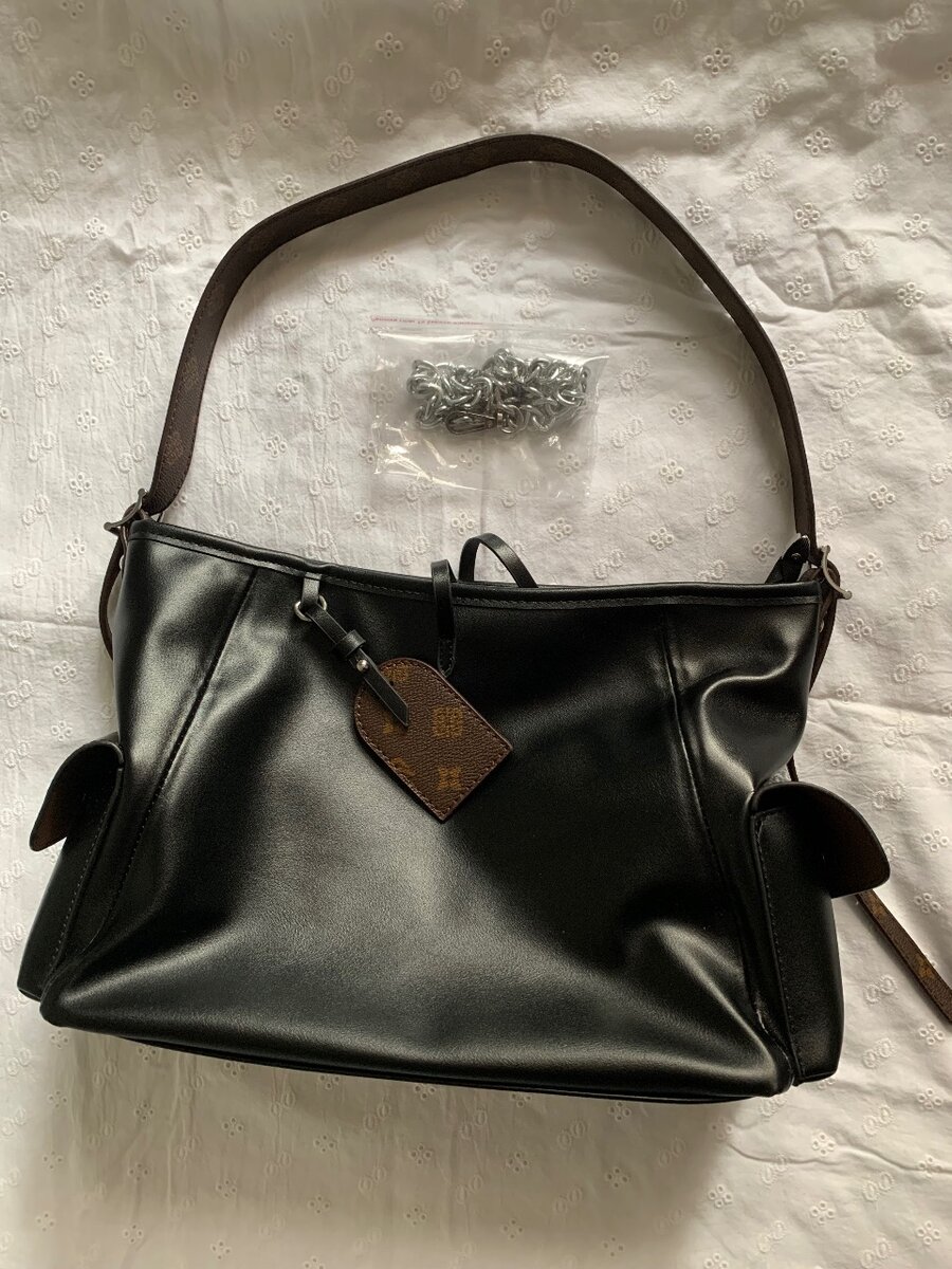 Черная вместительная сумка