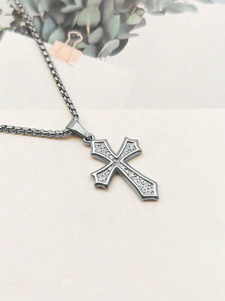 Collier Croix Argenté Élégant