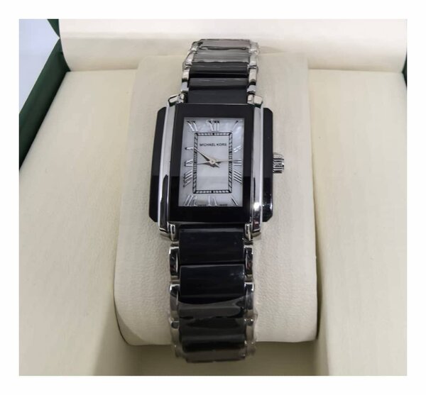 Montre élégante en céramique