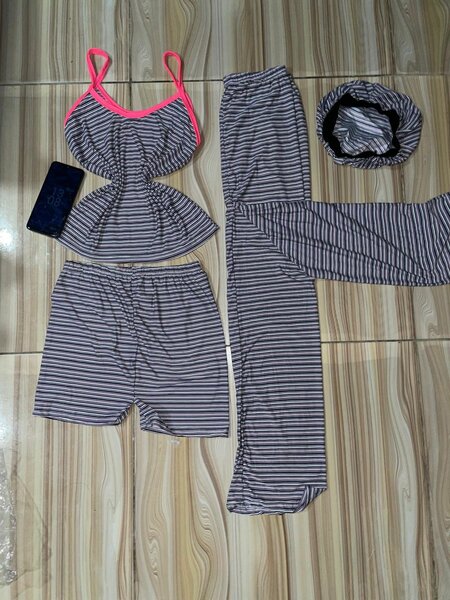 Pyjama confortable rayé 4 pièces
