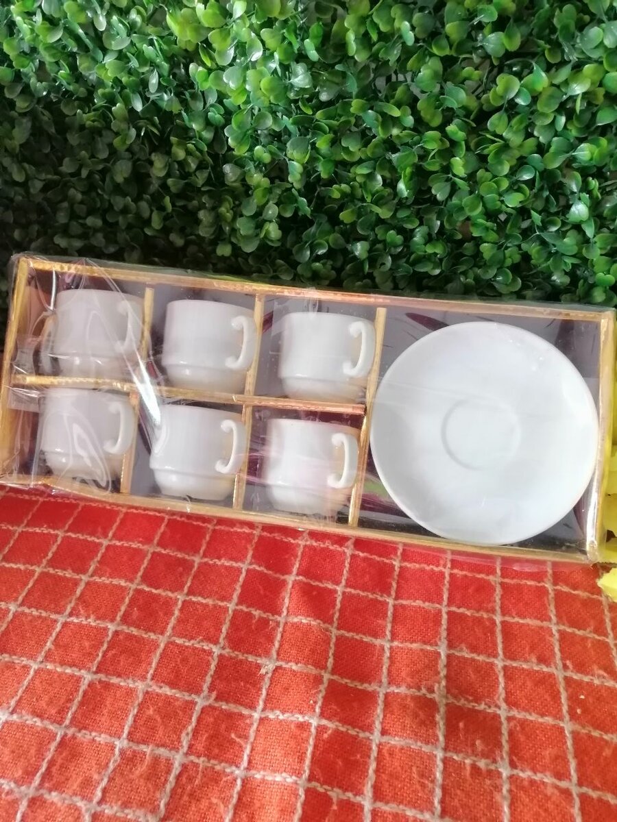 6 petites tasse de café noir