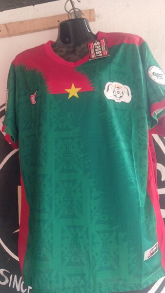 Maillot de football vert rouge