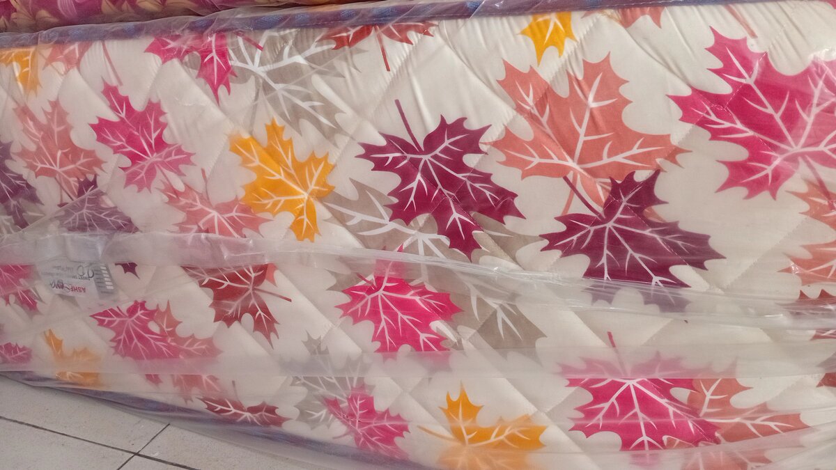 Willdo queen size mattress.