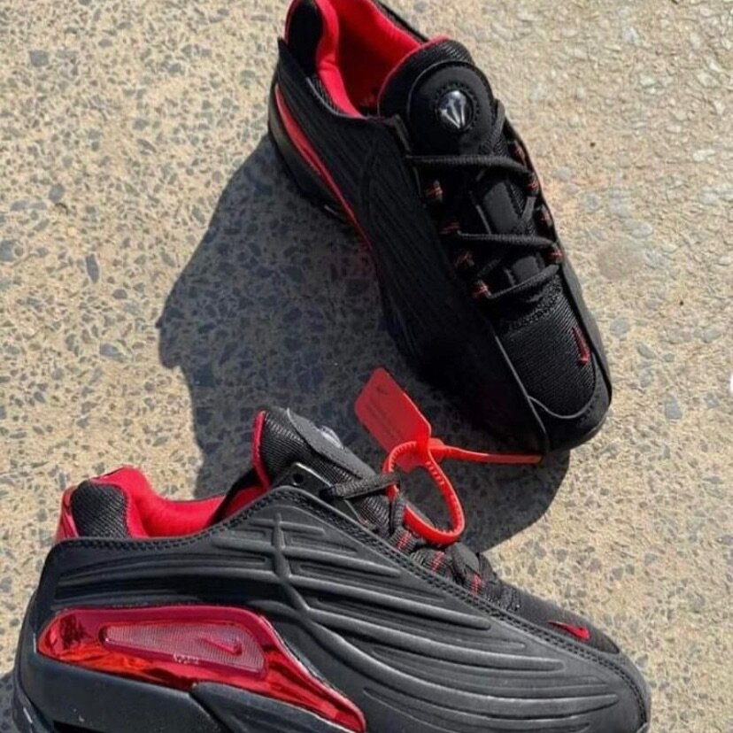 Chaussures de sport noir et or