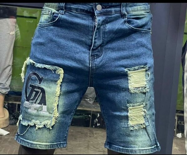 Shorts en jean déchirés tendance