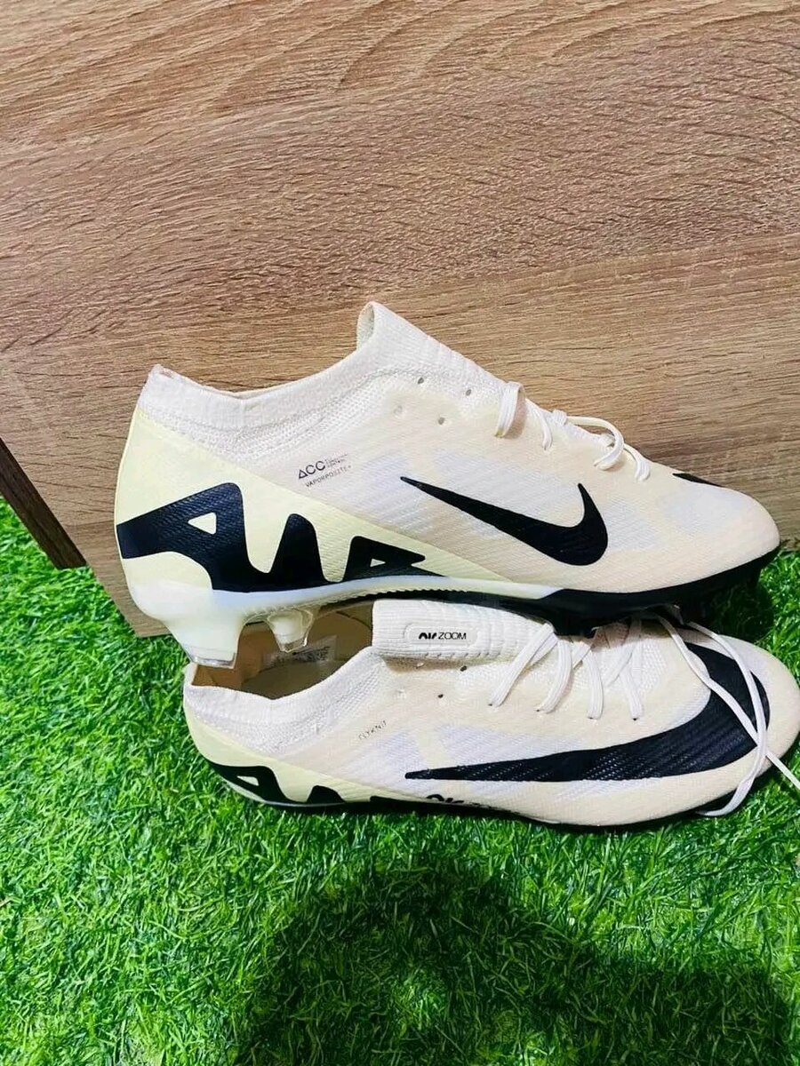 Chaussure de foot (paire de magret)