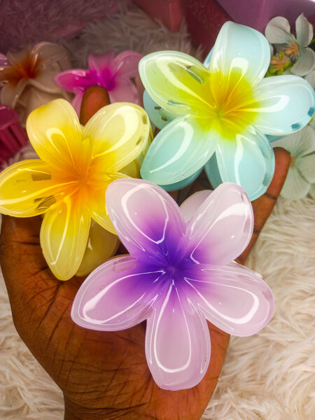 Trendy flower clawclip