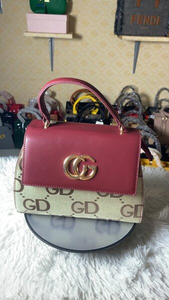 Sac à main motif GD élégant