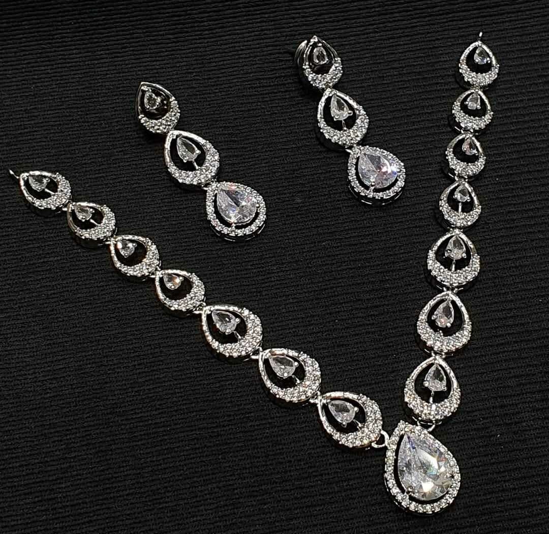 Ladies wedding set Necklace and earrings